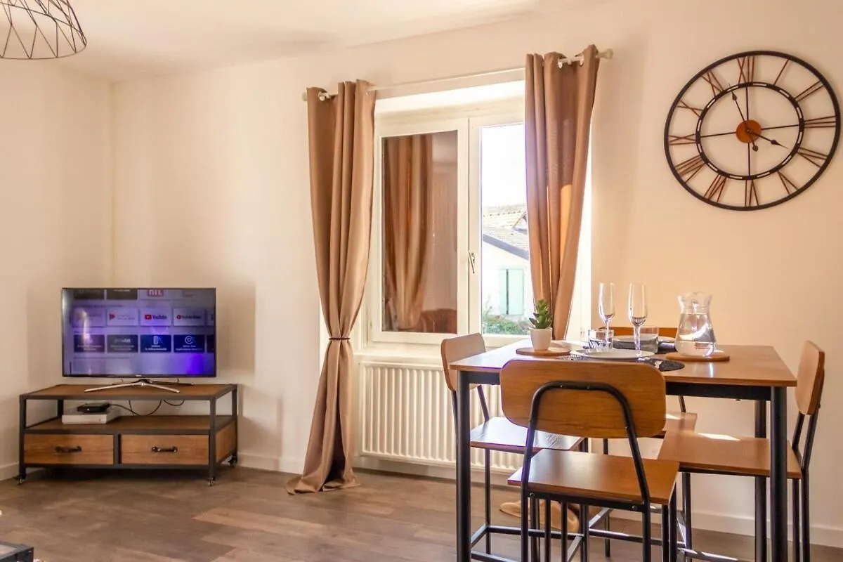 Zenbnb / Chesterfield / Proche Commerce / Parking Annemasse Frankrijk
