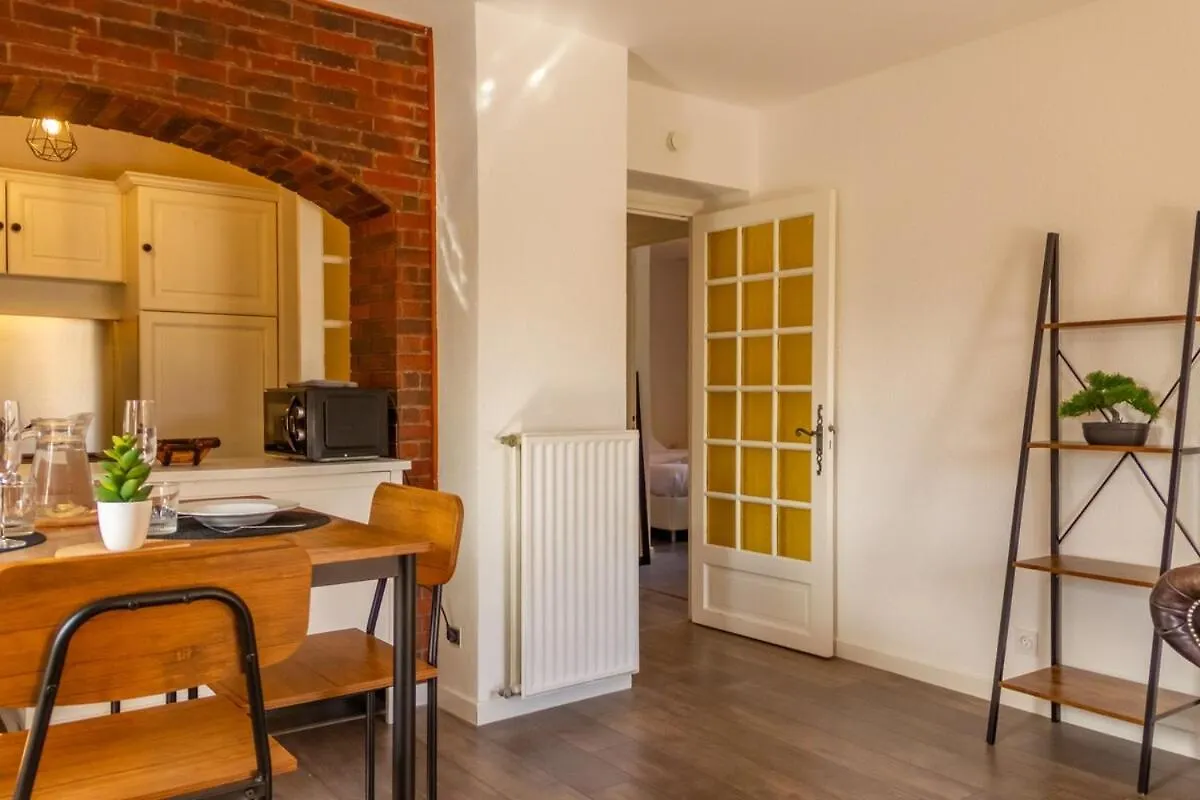 Zenbnb / Chesterfield / Proche Commerce / Parking Annemasse 0*,
